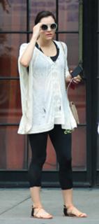Katharine McPhee feet photo thumbnail