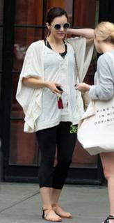 Katharine McPhee feet photo thumbnail