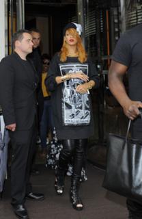 Rihanna feet photo thumbnail