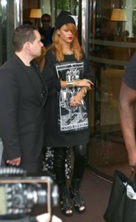 Rihanna feet photo thumbnail