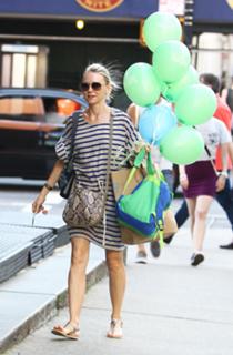 Naomi Watts feet photo thumbnail