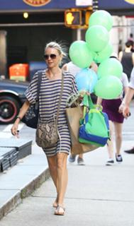 Naomi Watts feet photo thumbnail