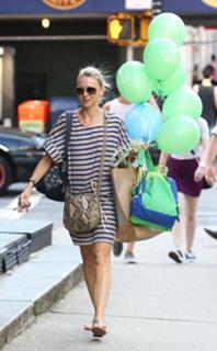 Naomi Watts feet photo thumbnail
