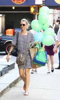 Naomi Watts feet photo thumbnail