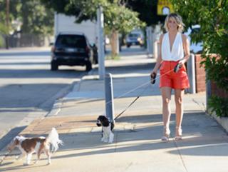 Julianne Hough feet photo thumbnail
