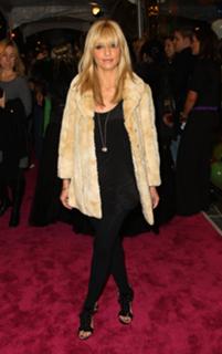 Sarah Michelle Gellar feet photo thumbnail