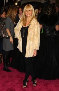 Sarah Michelle Gellar feet photo thumbnail
