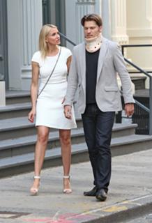 Cameron Diaz feet photo thumbnail