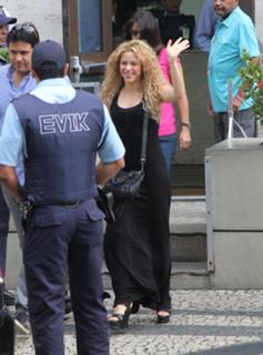 Shakira feet photo thumbnail