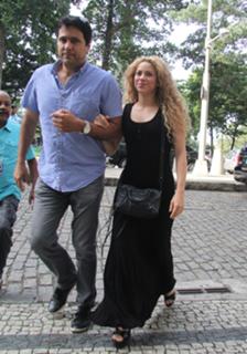 Shakira feet photo thumbnail