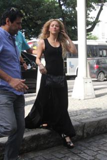 Shakira feet photo thumbnail