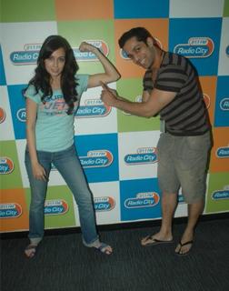 Dia Mirza feet photo thumbnail