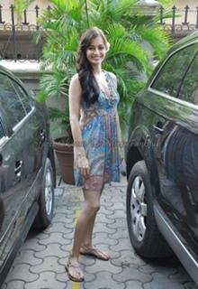 Dia Mirza feet photo thumbnail