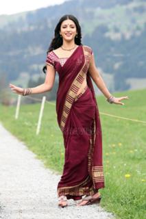 Shruti Haasan feet photo thumbnail