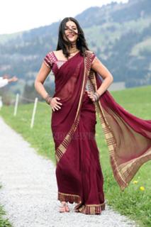 Shruti Haasan feet photo thumbnail