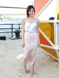 Katharine McPhee feet photo thumbnail