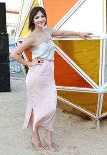 Katharine McPhee feet photo thumbnail