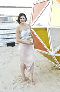 Katharine McPhee feet photo thumbnail