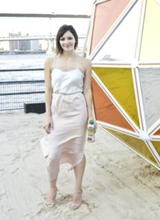Katharine McPhee feet photo thumbnail