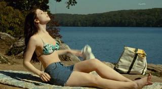 Michelle Trachtenberg feet photo thumbnail