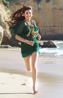 Shruti Haasan feet photo thumbnail
