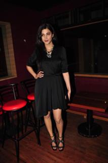 Shruti Haasan feet photo thumbnail
