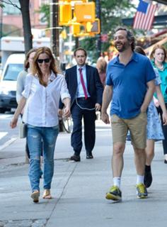 Leslie Mann feet photo thumbnail