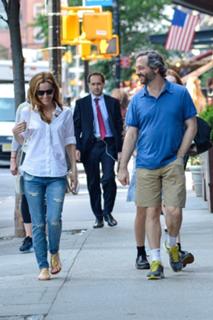 Leslie Mann feet photo thumbnail