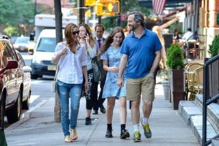 Leslie Mann feet photo thumbnail