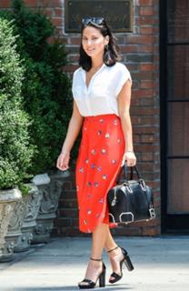 Olivia Munn feet photo thumbnail
