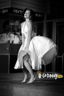 Danica Patrick feet photo thumbnail