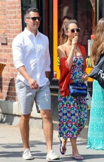 Jessica Alba feet photo thumbnail