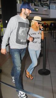 Christina Aguilera feet photo thumbnail