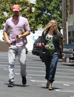 Fergie feet photo thumbnail