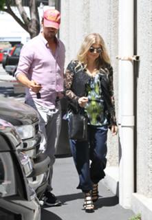 Fergie feet photo thumbnail