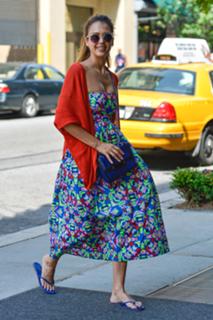 Jessica Alba feet photo thumbnail