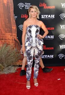 Julianne Hough feet photo thumbnail