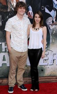 Emma Roberts feet photo thumbnail