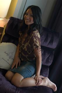 Olivia Munn feet photo thumbnail