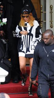 Rihanna feet photo thumbnail