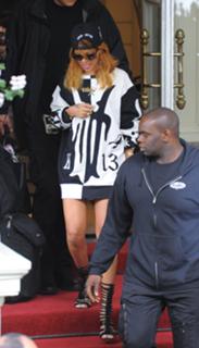 Rihanna feet photo thumbnail
