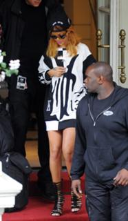Rihanna feet photo thumbnail