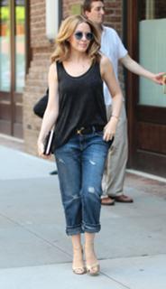 Kylie Minogue feet photo thumbnail