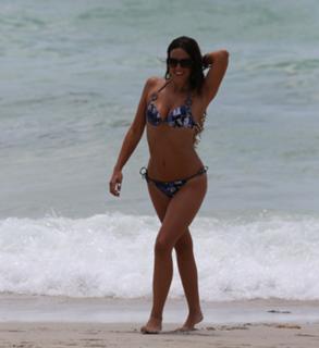 Claudia Romani feet photo thumbnail