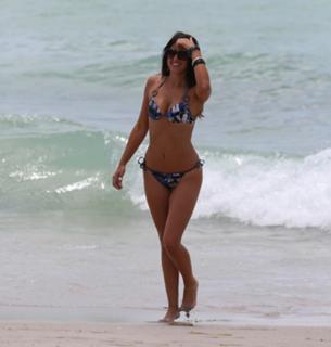 Claudia Romani feet photo thumbnail