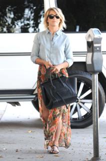 Julianne Hough feet photo thumbnail