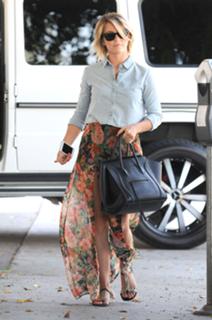 Julianne Hough feet photo thumbnail