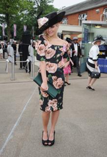 Pixie Lott feet photo thumbnail