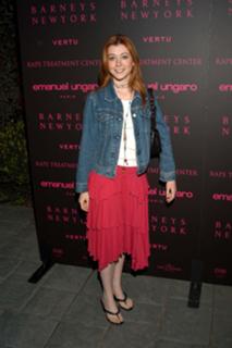 Alyson Hannigan feet photo thumbnail