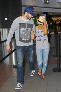 Christina Aguilera feet photo thumbnail